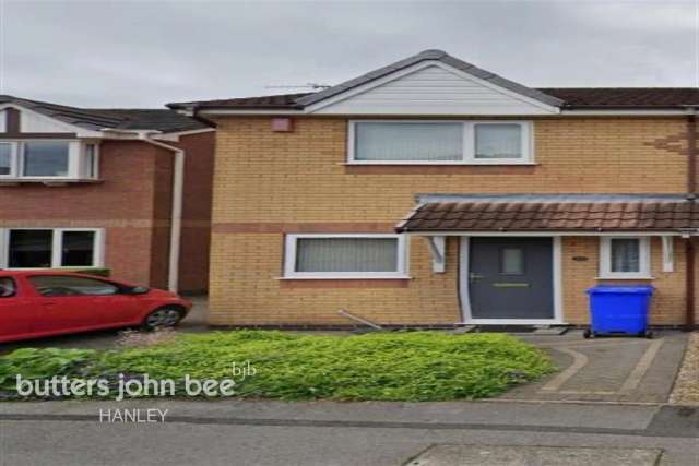 3 bedroom semi-detached house to rent