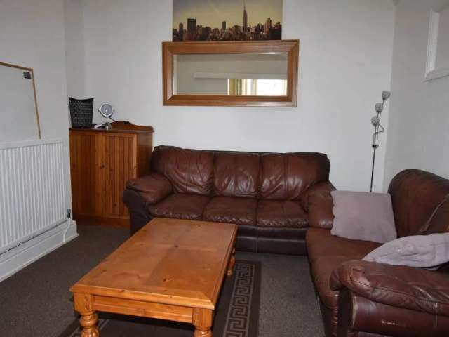 4 bedroom flat to rent