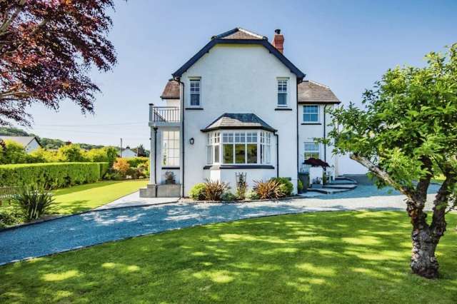 Detached House for sale with 4 bedrooms, Fronhaul, Llandre