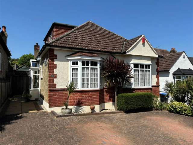 Detached Bungalow for sale with 4 bedrooms, King James Avenue, Cuffley