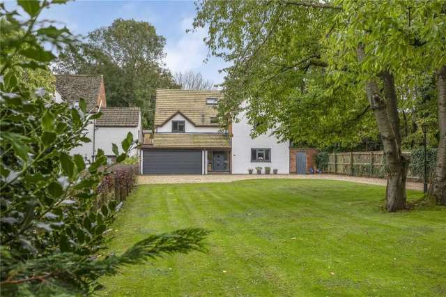 5 bedroom detached house for sale