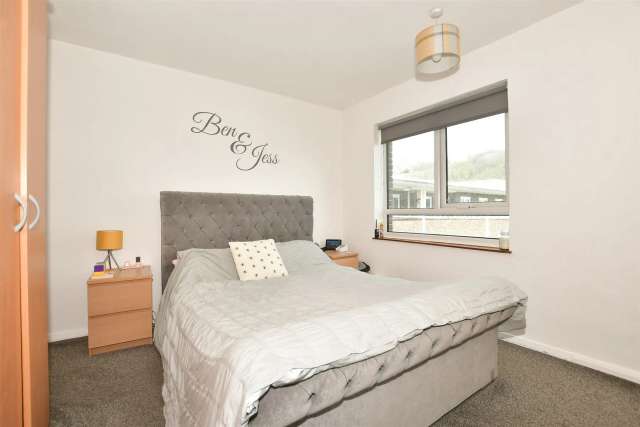 Top Floor Apartment with Sea Views in Dover