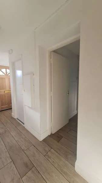 Flat For Rent in Elmbridge, England