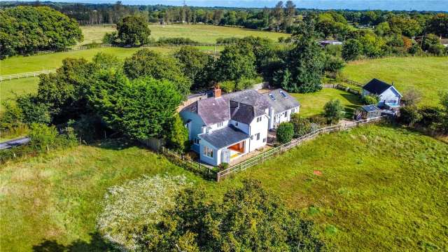 16th Century Family Home in New Forest National Park with Garden Office