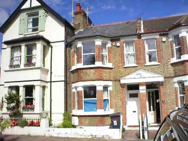 One Bedroom Ground Floor Flat to Rent Near Seafront and Town Centre