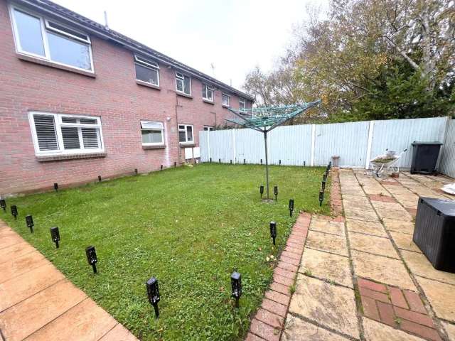 2 Bedroom Ground Floor Garden Flat Oakdale