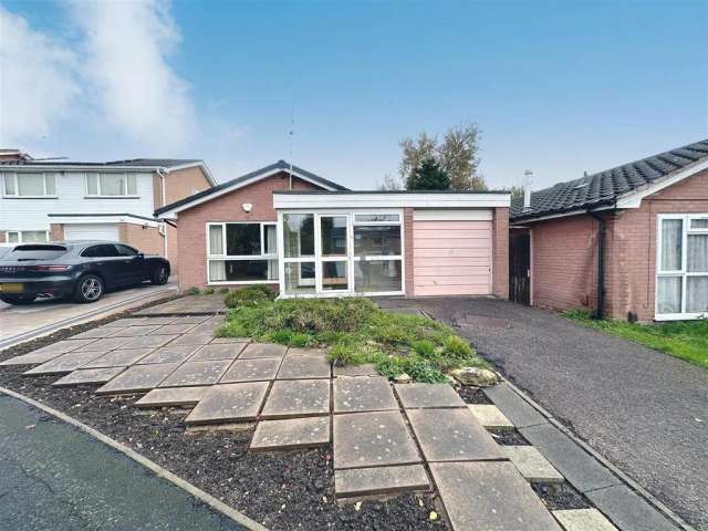 3 Bedroom Detached Bungalow in Stoneygate, Leicester