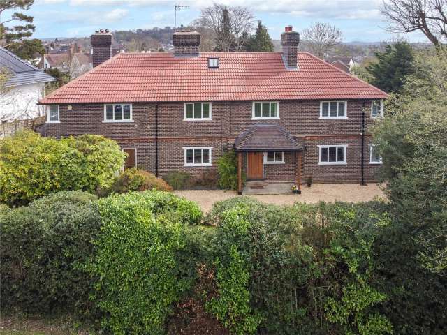 Detached House for sale with 5 bedrooms, Church Road Redhill