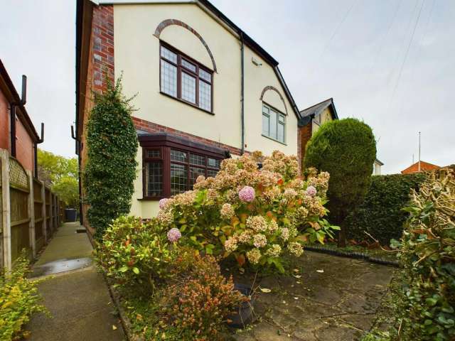 House For Sale in Hinckley and Bosworth, England