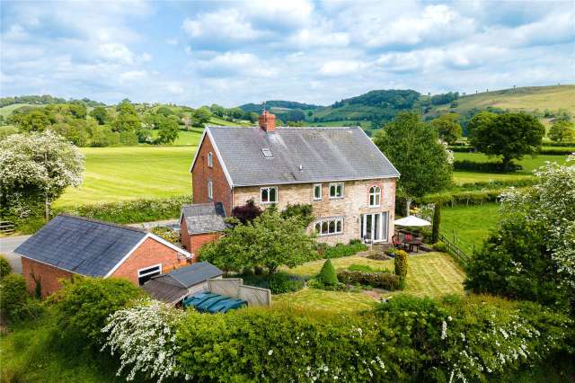 Detached House for sale with 4 bedrooms, Castle Caereinion, Welshpool