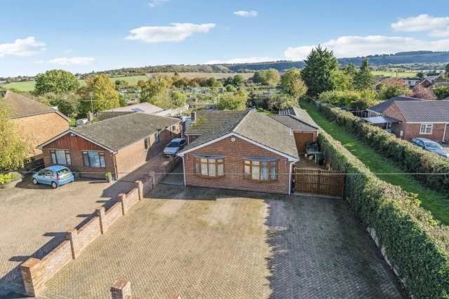 Bungalow for sale with 4 bedrooms, Furlong Lane, Totternhoe