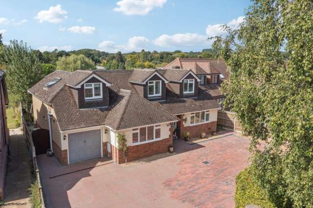 House for sale with 5 bedrooms, Holywell Road, Studham