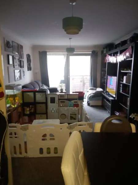 Spacious 2 Bedroom Flat With Balcony And Storage Cupboards Near Shops Schools And Bus Stop