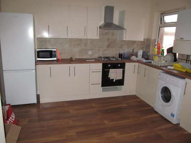 3 bedroom flat to rent