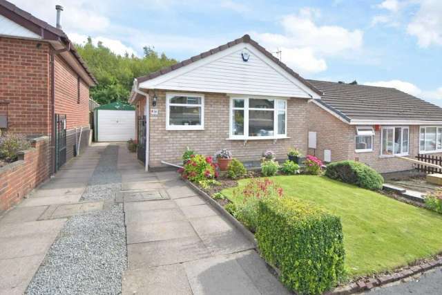 Charming Detached Bungalow - Perfect for Couples or Single-Level Living