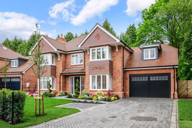 5 bedroom detached house for sale