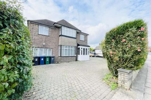 Detached house to rent in Marsh Lane, London NW7