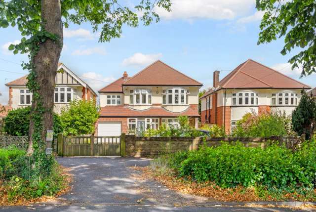 Detached House for sale with 4 bedrooms, Carbery Avenue, Southbourne