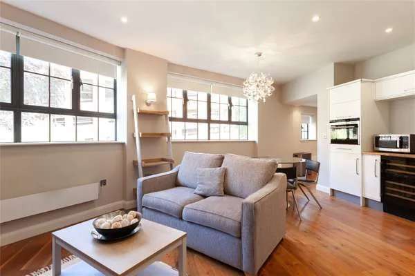 2 Bedroom Penthouse Apartment in York with River and Historic Views