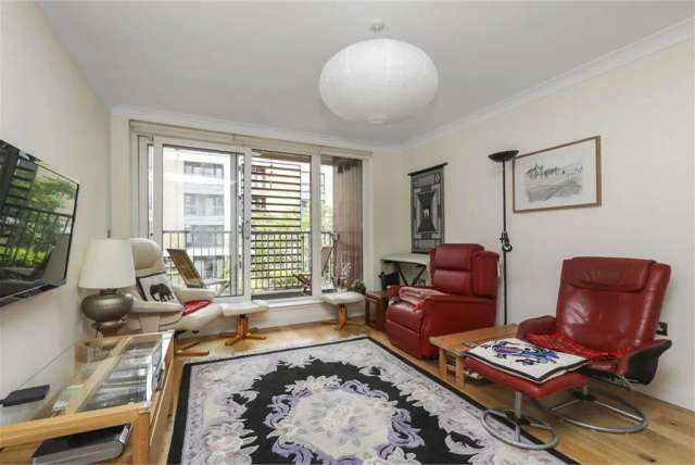 3 Bed Flat - First Floor with 2 Reception Rooms