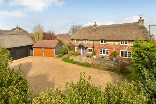 Grade II Listed Thatched House with Air B'n'B Potential - 4 Bedrooms, 3 Reception Rooms, Double Garage