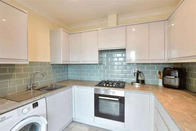 2 bed flat for sale