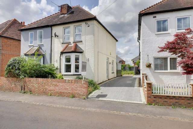 3 bedroom semi-detached house for sale