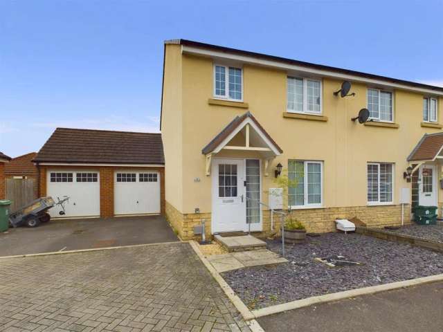 3 Bedroom End Terrace House with En-Suite, Garden and Garage