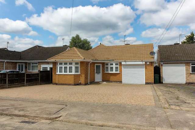 3 bedroom detached bungalow for sale