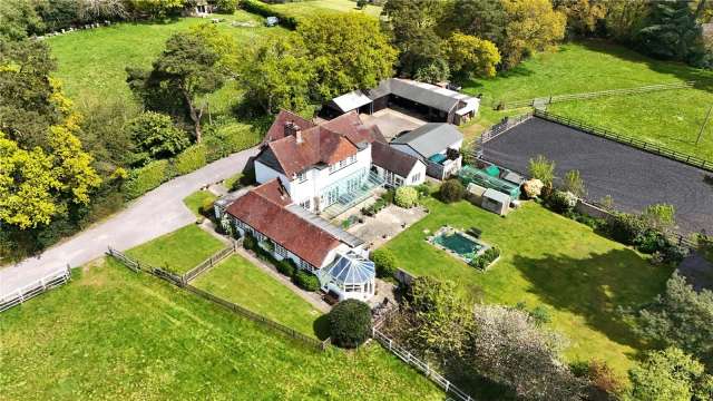 Beautiful 4 Acre Equestrian Home and Annexe in New Forest