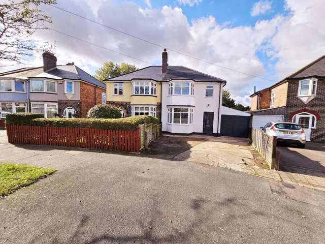 3 bedroom semi-detached house for sale