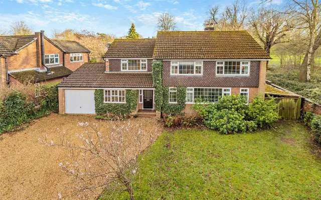 5 Bedroom Detached Home With Log Burner And Garden Room