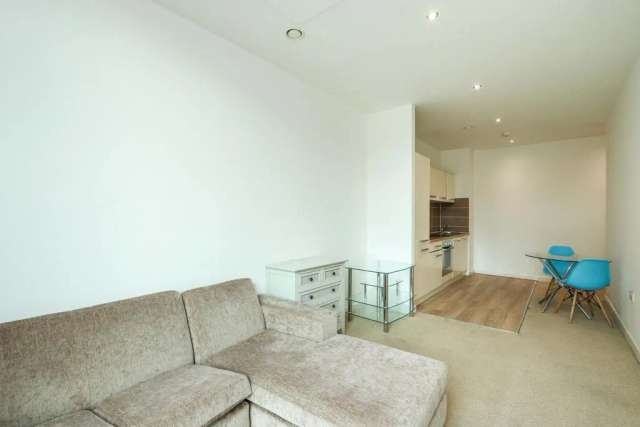 2 Bedroom Apartment - Modern & Stylish, Sheffield City Centre