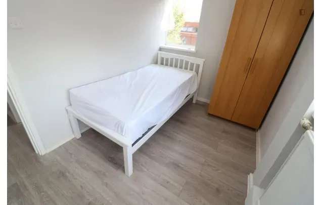 Rent 5 bedroom flat in London