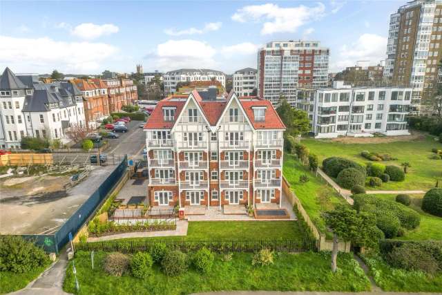 Modern One Bedroom Apartment Near Bournemouth with Balcony and Parking