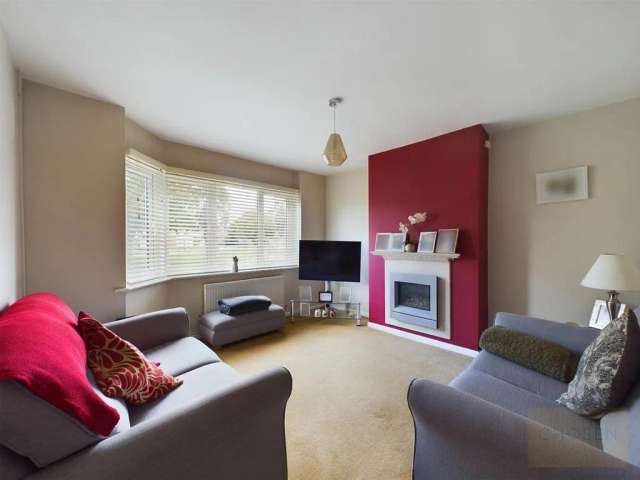 Luxury 3 Bedroom Semi-Detached Home in Up Hatherley