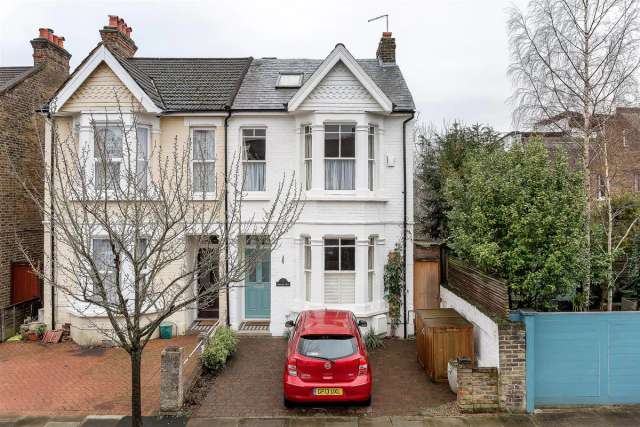 Semi-Detached House for sale with 4 bedrooms, Arlington Road, London