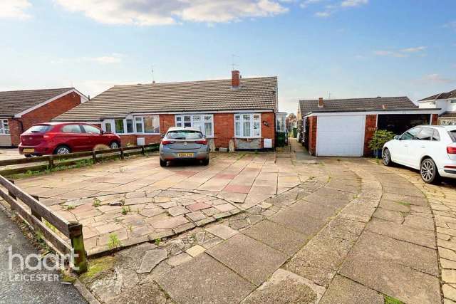 2 bedroom semi-detached bungalow for sale