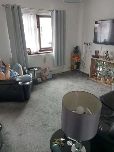 Flat For Rent in Newport, Wales