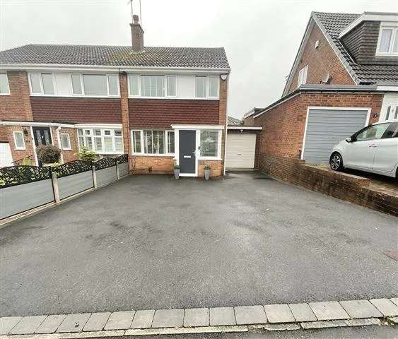 3 bedroom semi-detached house for sale