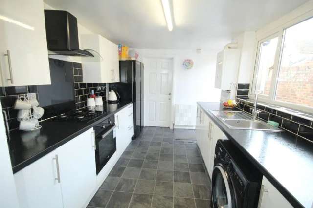 2 Bedroom End of Terraced Home in TS1 - Perfect for First Time Buyers and Investors