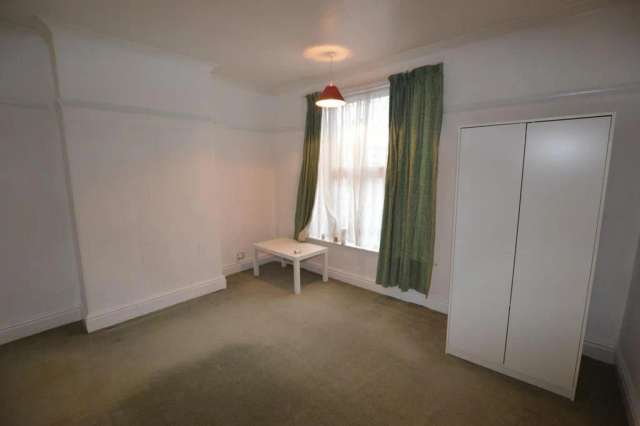 3 Bedroom Mid Terraced House in Wigston - Available Immediately