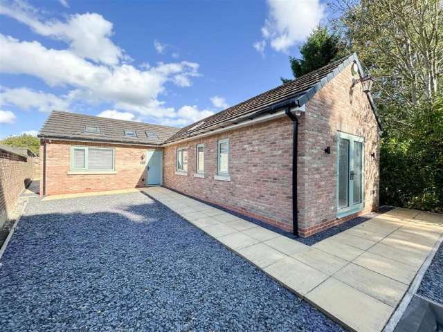 2 bedroom detached bungalow for sale