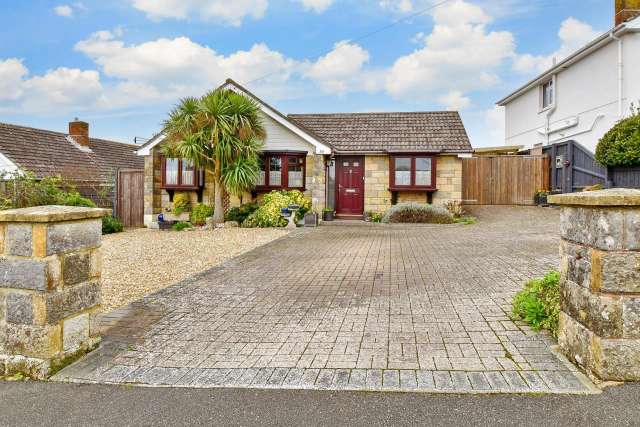 Detached Bungalow for sale with 3 bedrooms, Gurnard, Isle of Wight