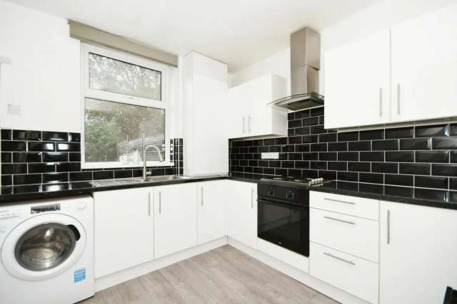 2 bedroom Terraced House
 For Sale