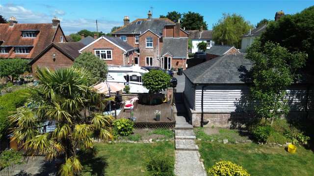 Detached House for sale with 6 bedrooms, Salisbury Road, Winkton