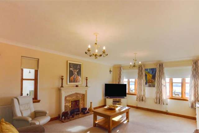 5 Bed House - Detached with 2 Reception Rooms