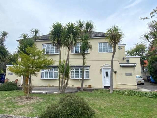 1 bedroom flat/apartment in Branksome