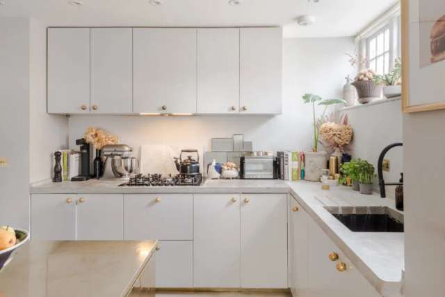 Apartment For Sale in London, England