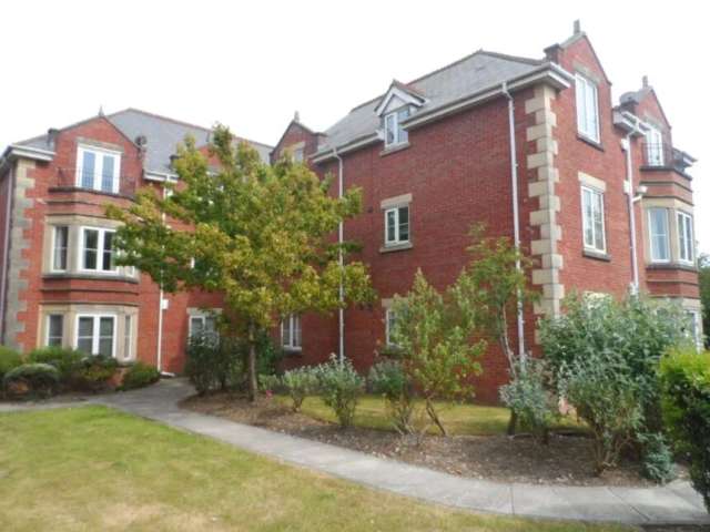 Modern 2 Bedroom First Floor Apartment with En-Suite and Allocated Parking